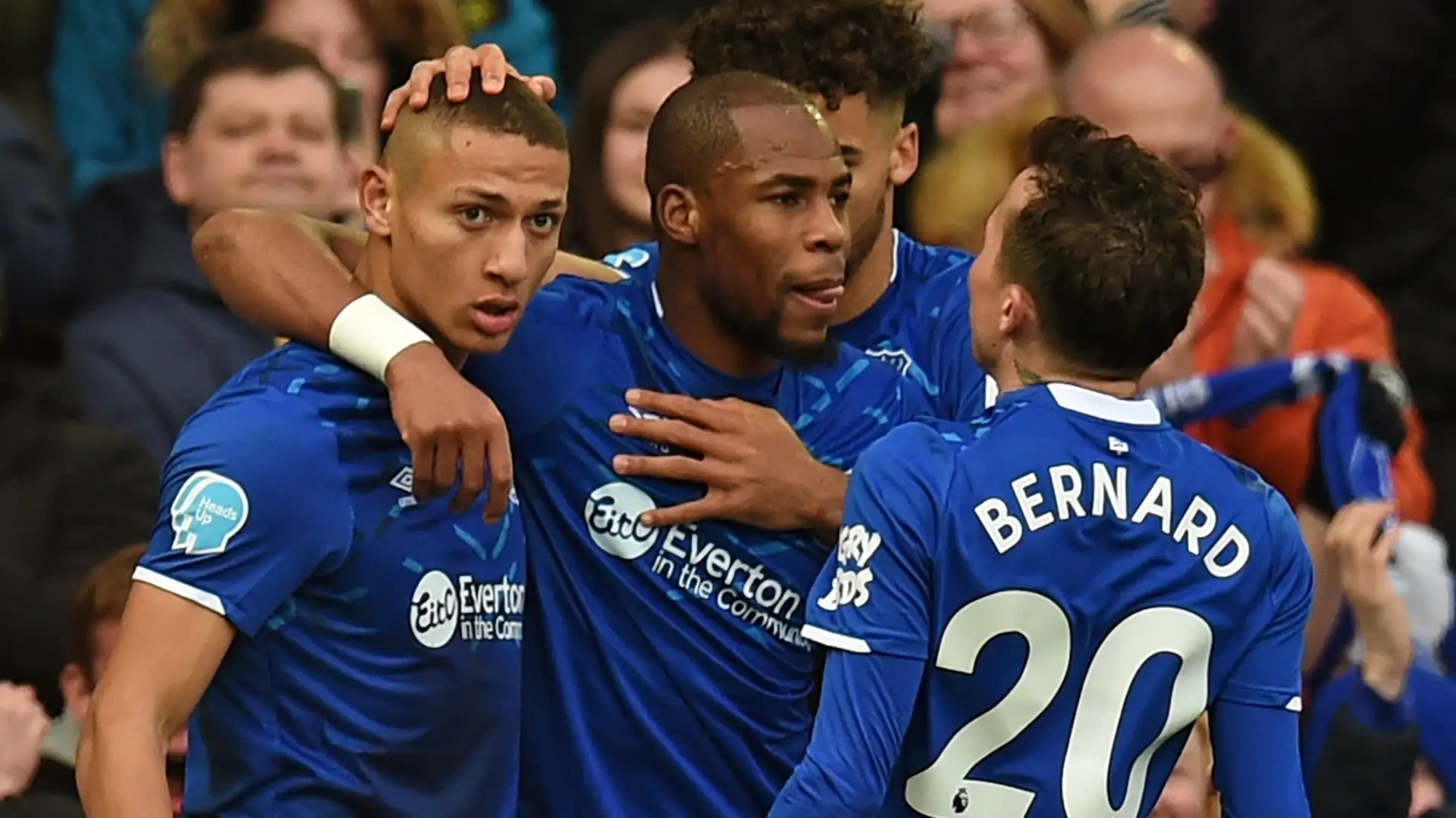 Chelsea and Liverpool share spoils